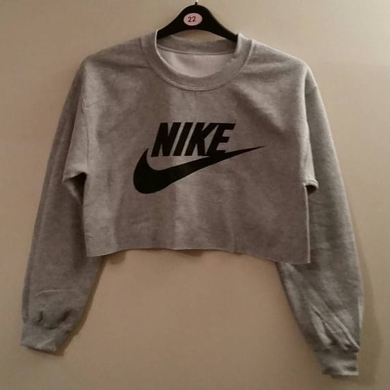 nike crop top sweatshirt