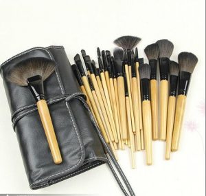 Bobbi Brown Makeup Brush Set (24 Pieces)