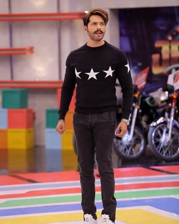 Straight Line Star Sweatshirt