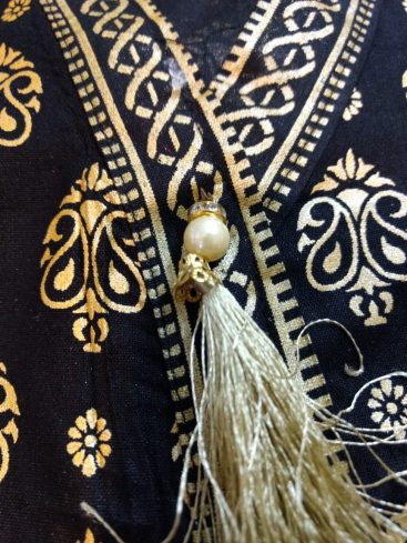 Black TraditBlack Traditional Lawn Kurtiional Lawn Kurti