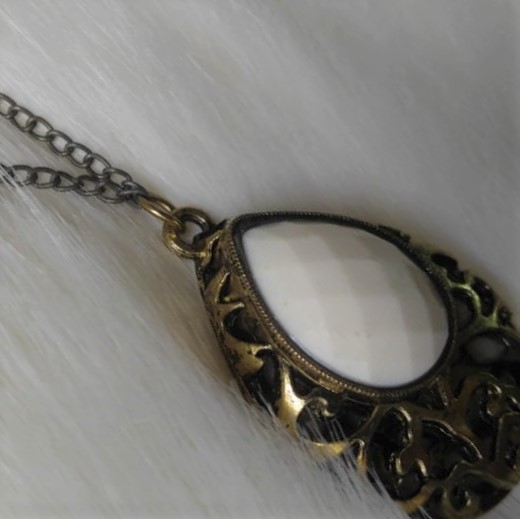 Gold Wrapped White Ruby Drop Imitation Necklace