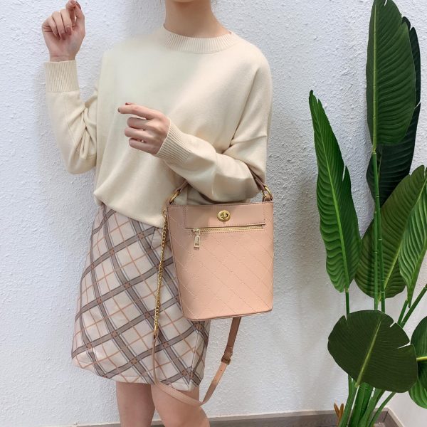 Ladies Shoulder Bags, Shoulder Bags, Ladies Shoulder Bags for women, Shoulder Bags for women, Online Shoulder Bags, Online Shoulder Bags in Pakistan, Online Shoulder Bags in Pakistan At the lowest Rate