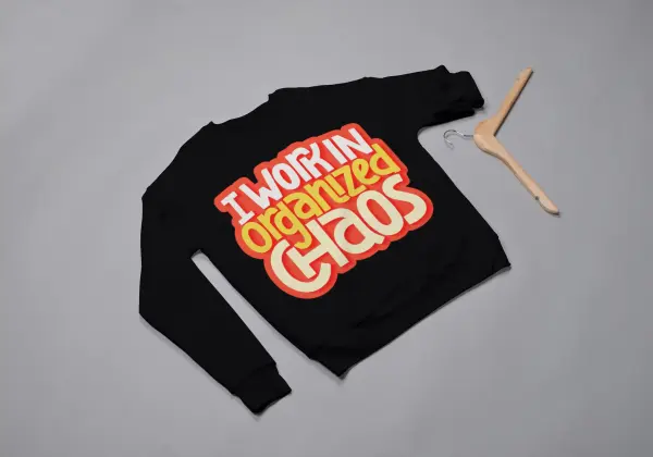 I work in organized chaos Sweatshirt black