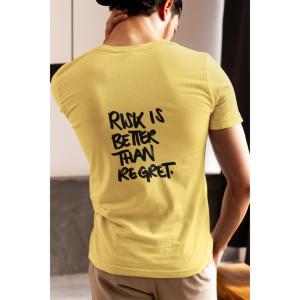 Risk Is Better Than Regret T-shirt Beige